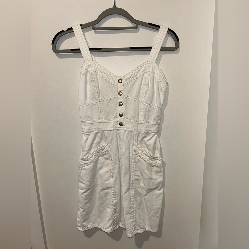 White dress with pockets